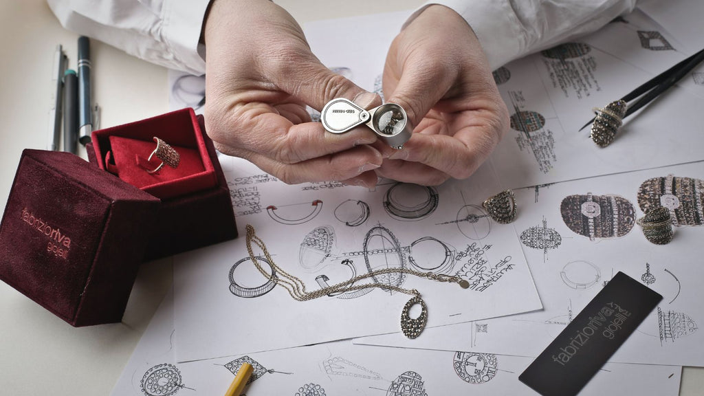 Qu’est-ce qu’un bijou vintage ? Différence avec les bijoux antiques