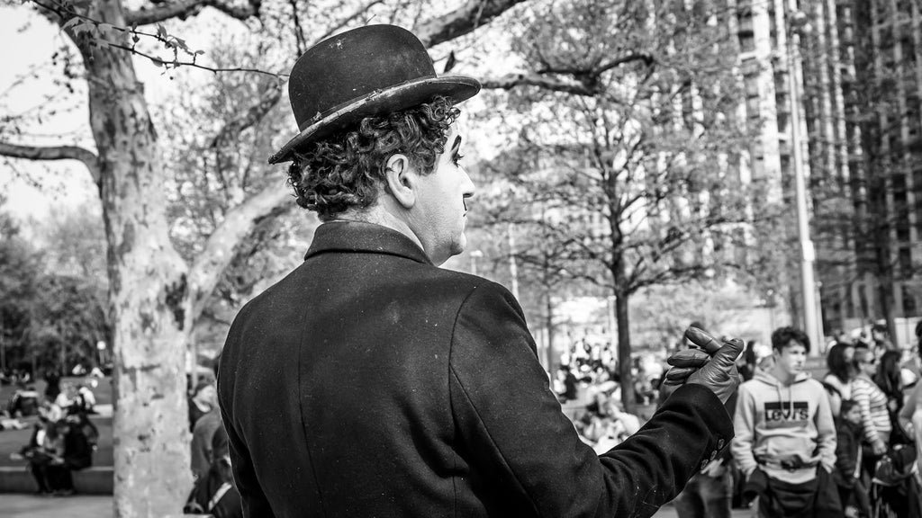 Charlie Chaplin: L'Éternel Icône de la Mode Vintage et Son Influence Inaltérable