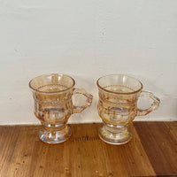 tasse-mini-en-relief-en-verre-ambre-vintage