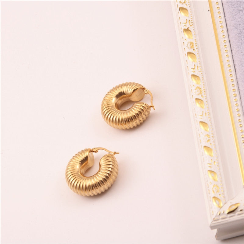 annee-boucle-d-oreille-80-tendance