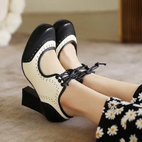 derbies-annee-80-a-talons-noires-blanches