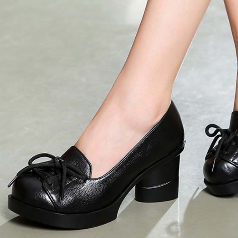 Escarpin Retro à Talon Noire