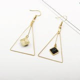 femme-triangle-des-annees-80-boucle-d-oreille