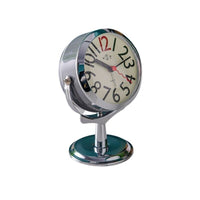 reveil-matin-vintage-sur-pied